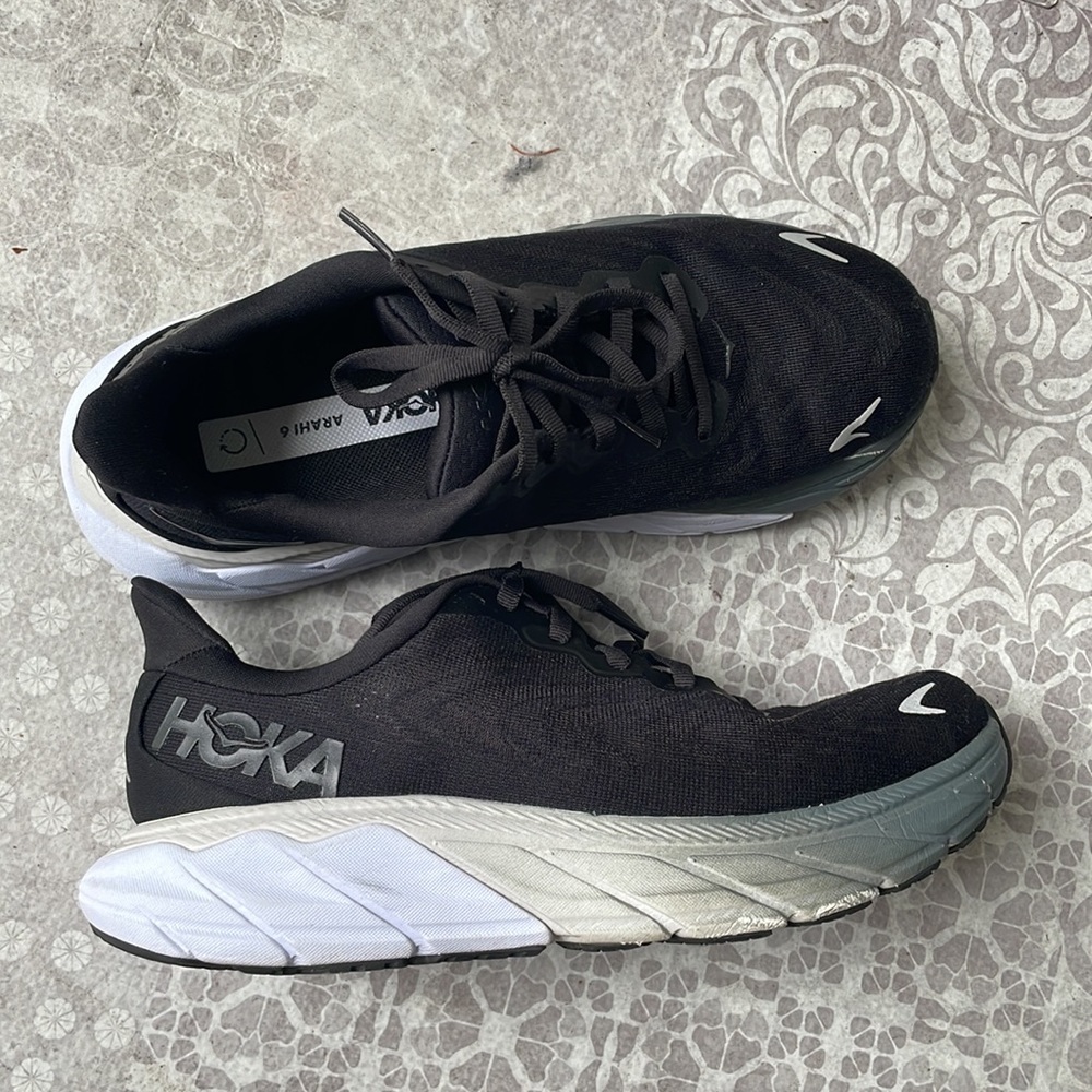 Hoka Arahi 6 Black Size 7.5B